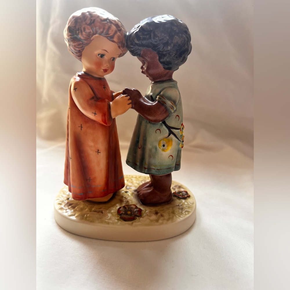 New with b Hummel Goebel Unicef FRIENDS TOGETHER  SZ 4 1/8" Signed and certified